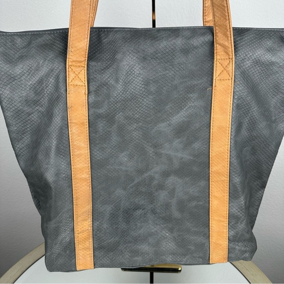 ROXY Large Tote Bag Grey Faux Leather Top Zipper Casual Travel Beach School - Picture 8 of 13